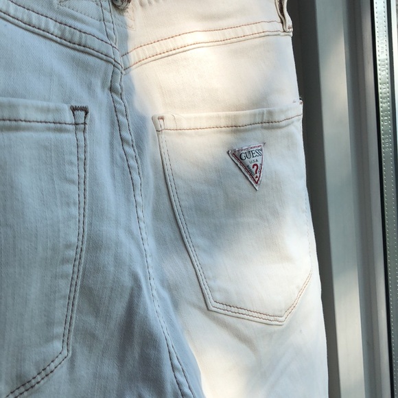 Light cream coloured high waisted Guess Jeans - Picture 5 of 6